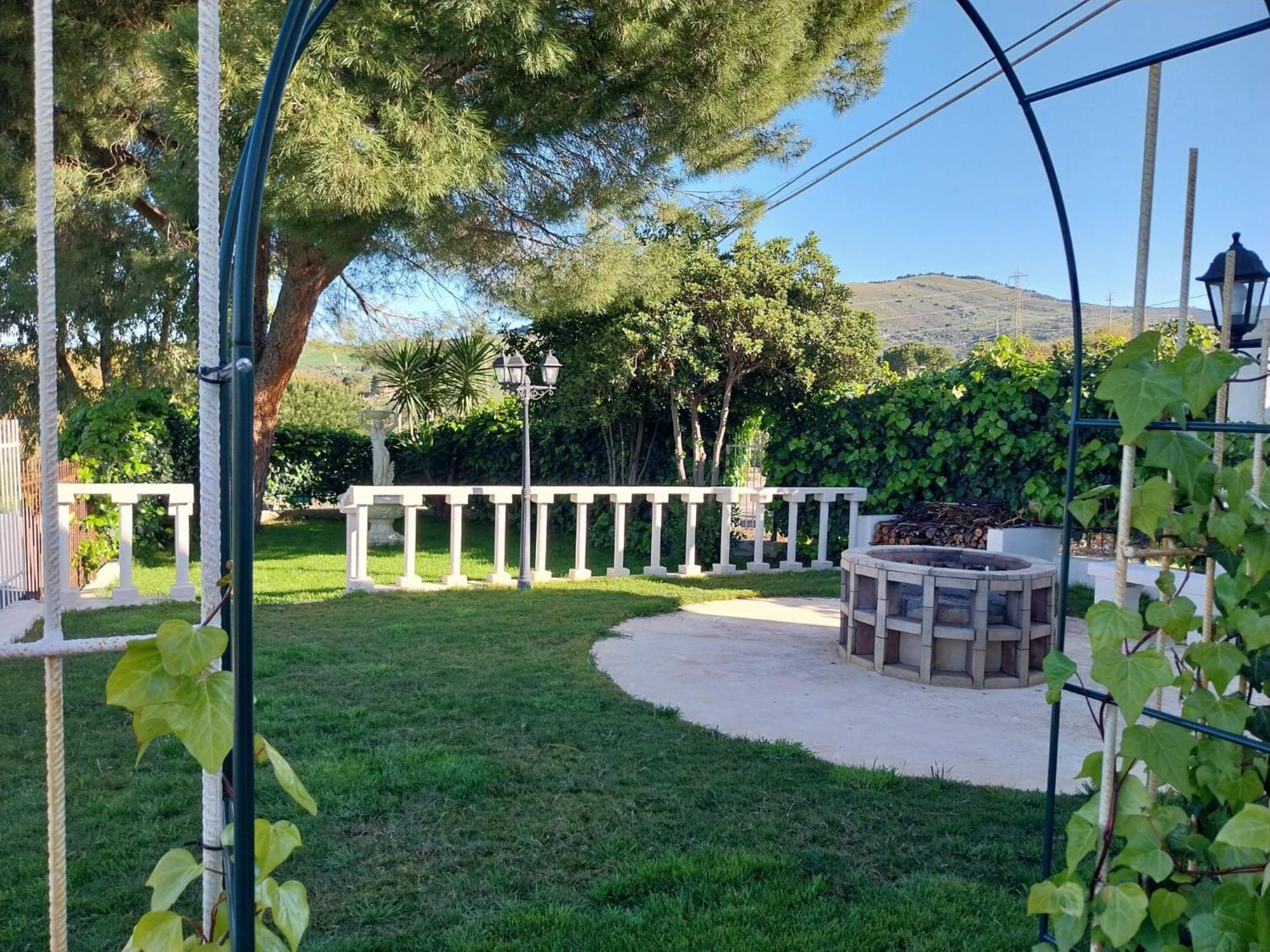 Casa Lachesi Caccamo Luaran gambar